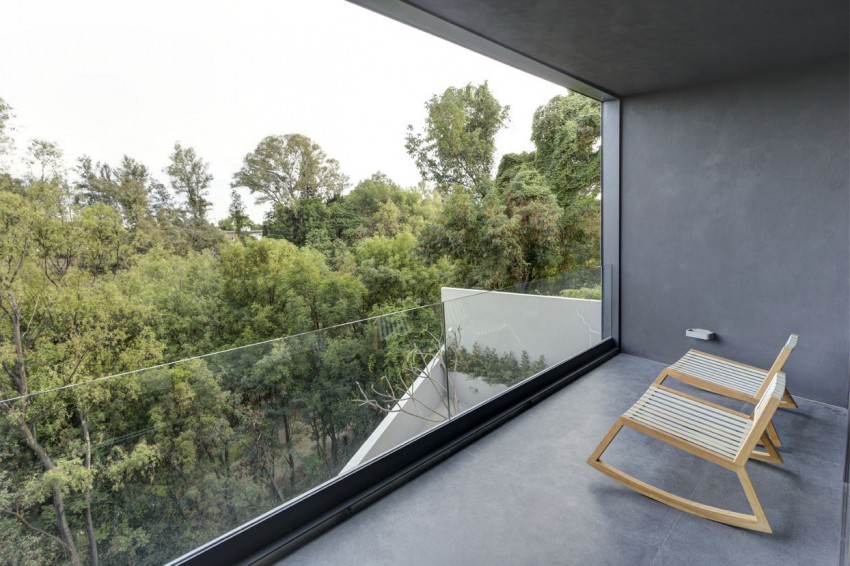Балкончик особняка LA House от Elias Rizo Arquitectos