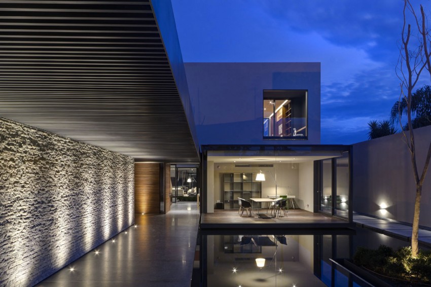 Внутренний двор особняка LA House от Elias Rizo Arquitectos