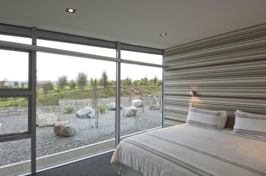 Красивый дизайн спальни особняка Dixon House от Designgroup Stapleton Elliott