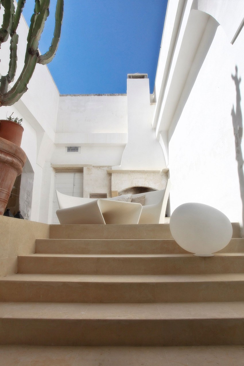 Лестница из мрамора резиденции Renovation от Ludovica+Roberto Palomba