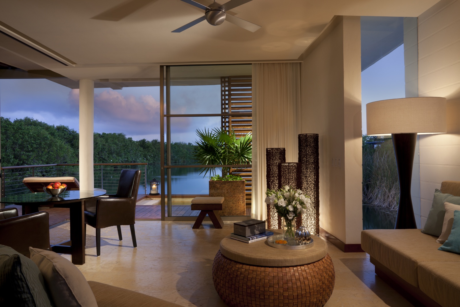 Гостиная отеля Rosewood Mayakoba