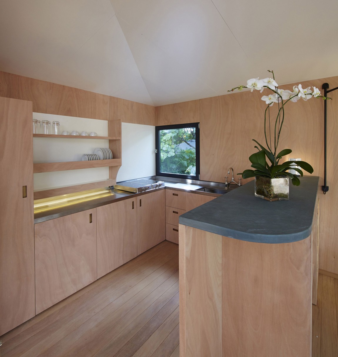 stunning little house on the water-10