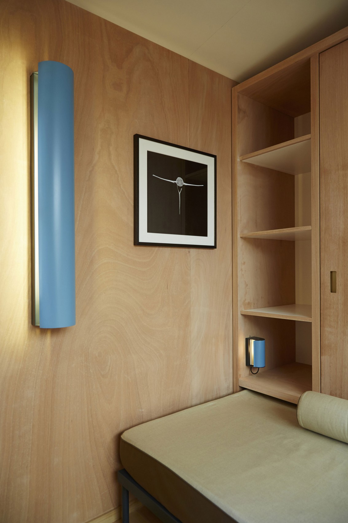 stunning little house on the water-15