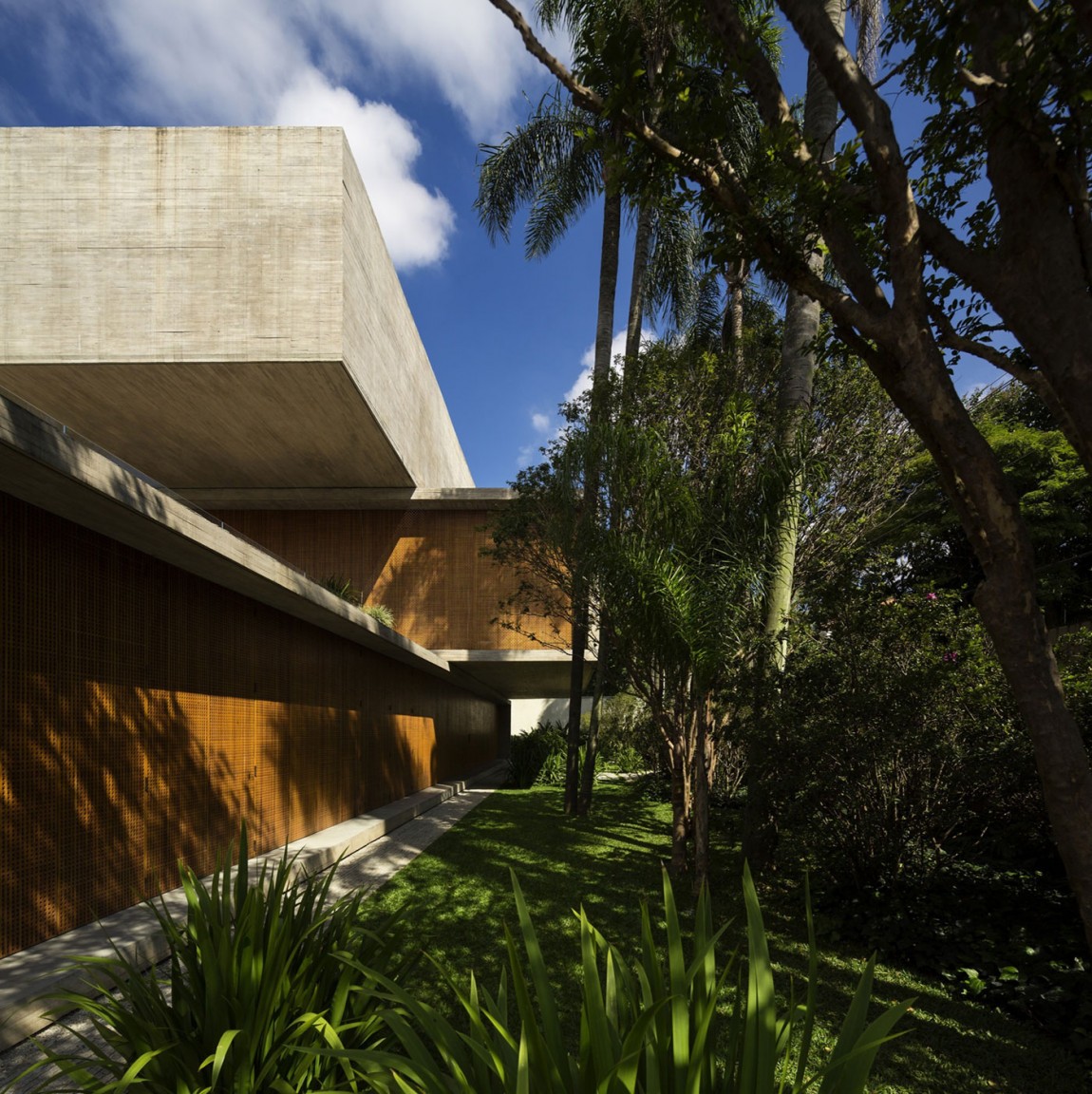 stunning the p house in brazil-01