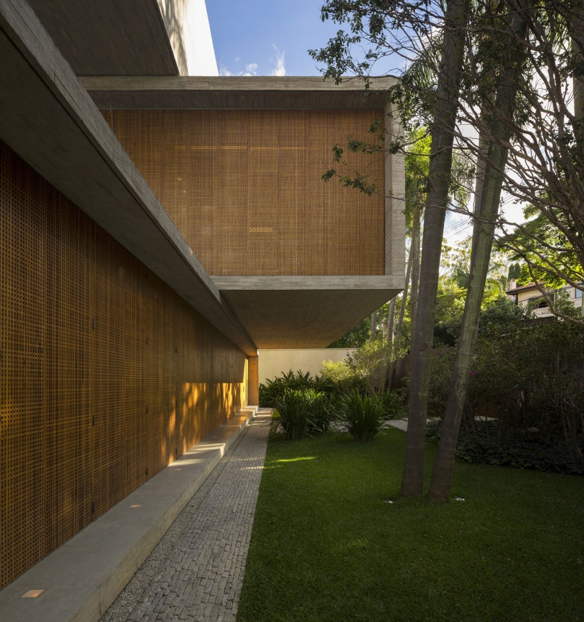 stunning the p house in brazil-02