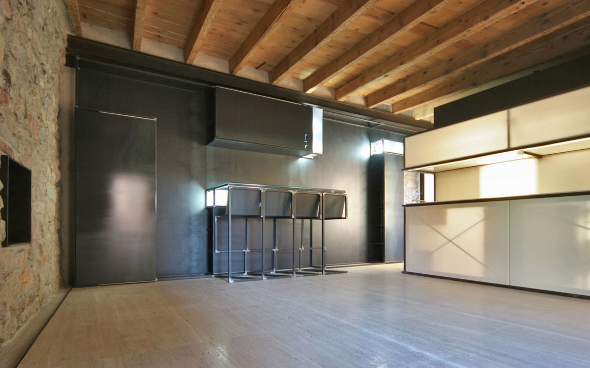stylish minimalist italian apartment-04