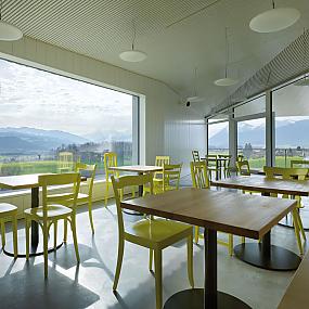 the unusual design of the restaurant alpenblick-01