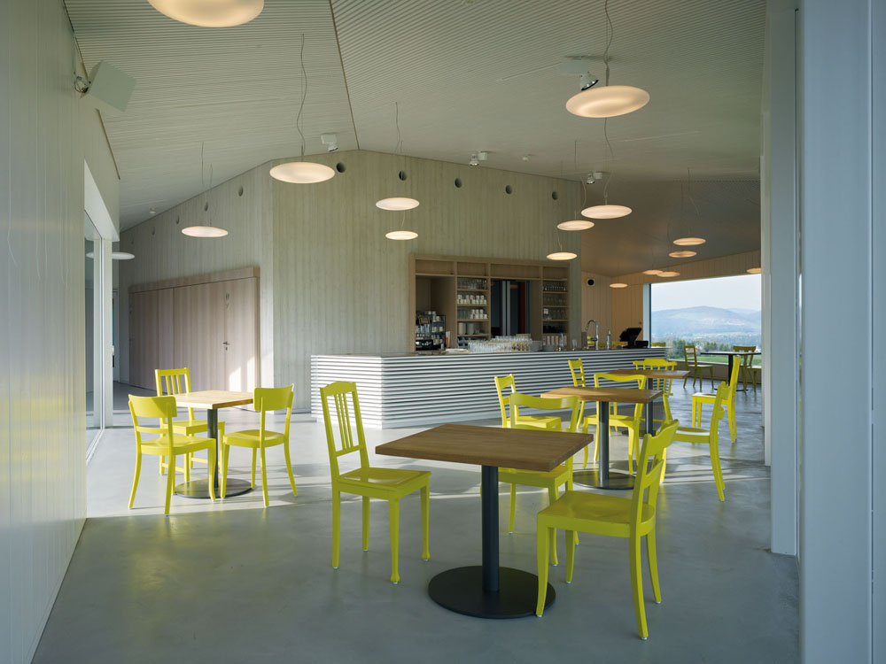 the unusual design of the restaurant alpenblick-02