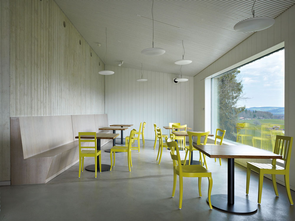 the unusual design of the restaurant alpenblick-03