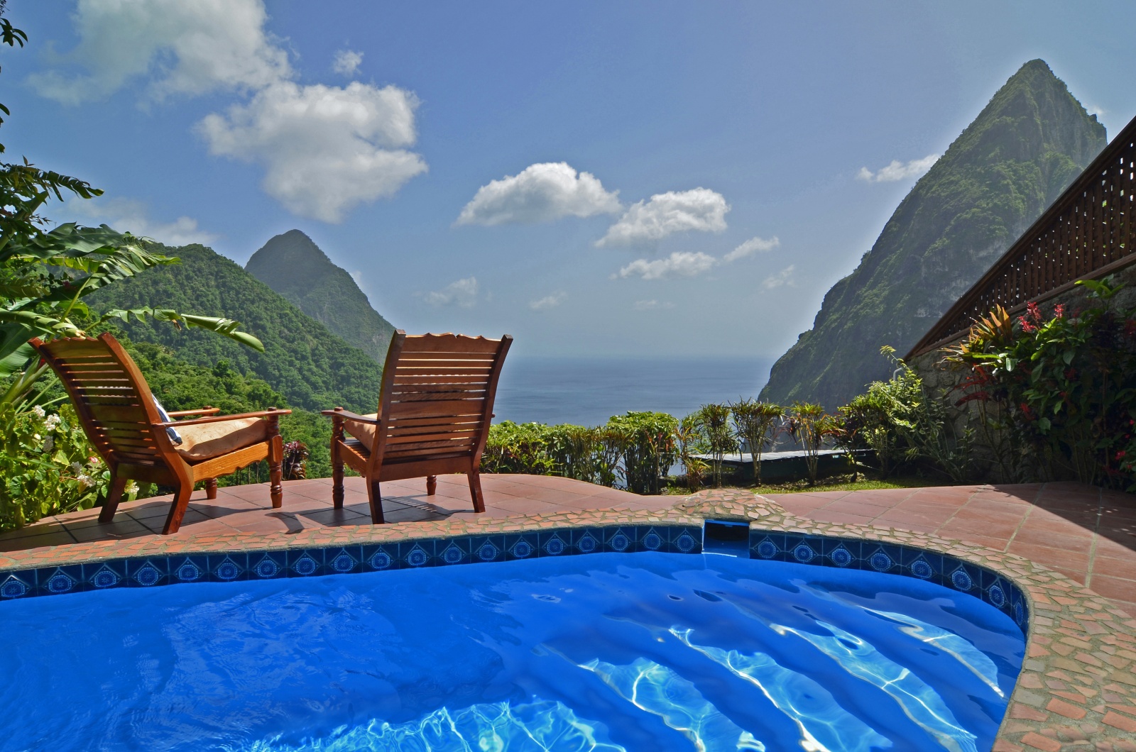 Бассейн уникального курорта Ladera