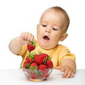 child eats a strawberry-01