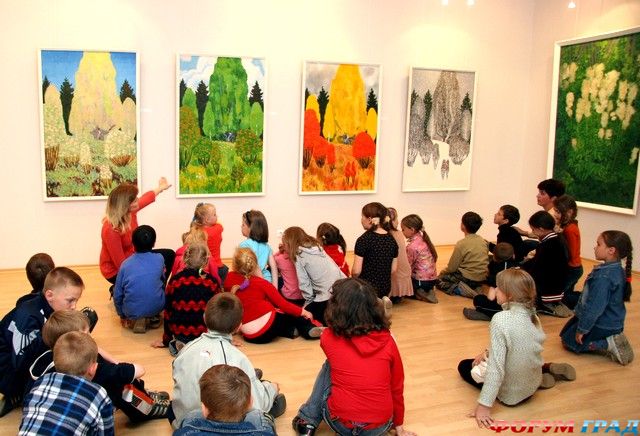 children-in-the-museum-07