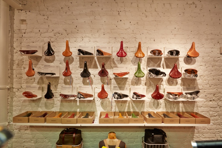 b1866-brooks-england-flagship-store-london-03