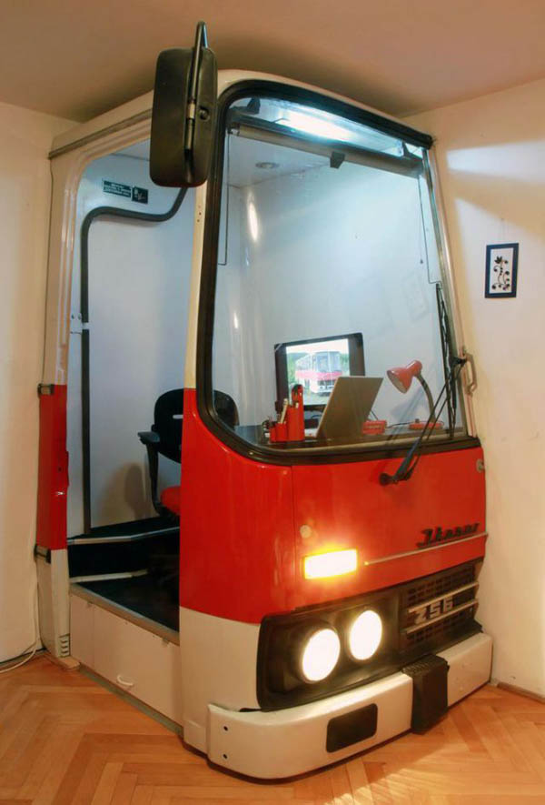 old-bus-cabin-turned-into-workinf-space-01