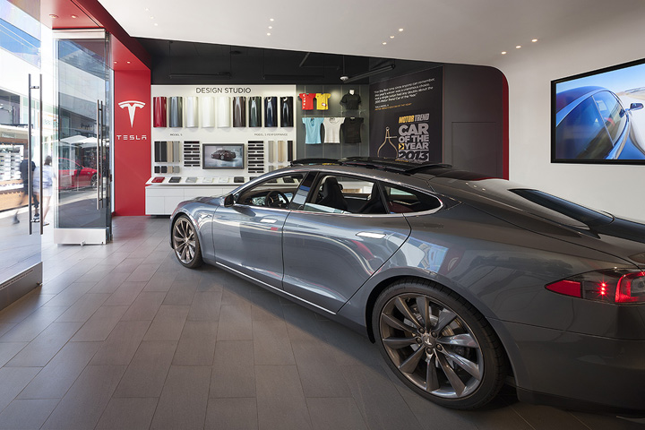 tesla-showroom-by-mbh-architects-los-angeles-california-03