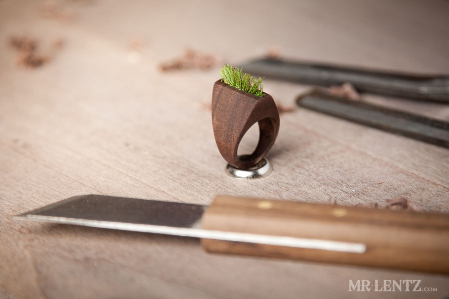 eco-friendly-wood-wedding-rings-02