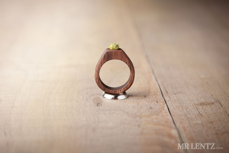 eco-friendly-wood-wedding-rings-04