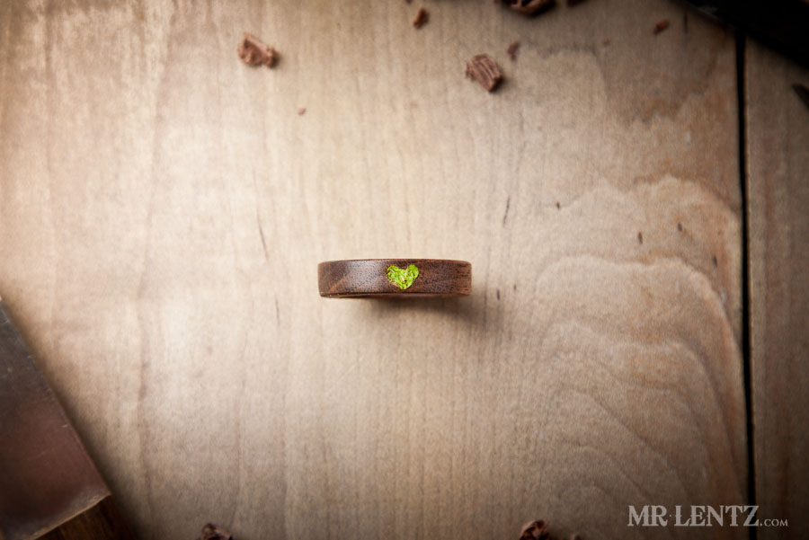 eco-friendly-wood-wedding-rings-06