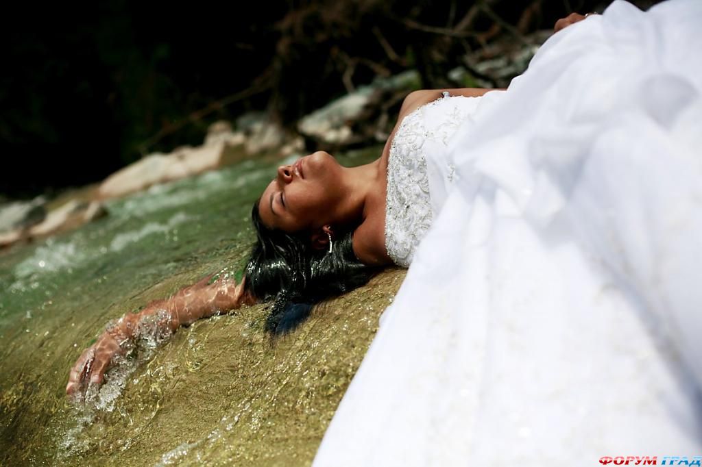 bride-in-the-river-flow-01