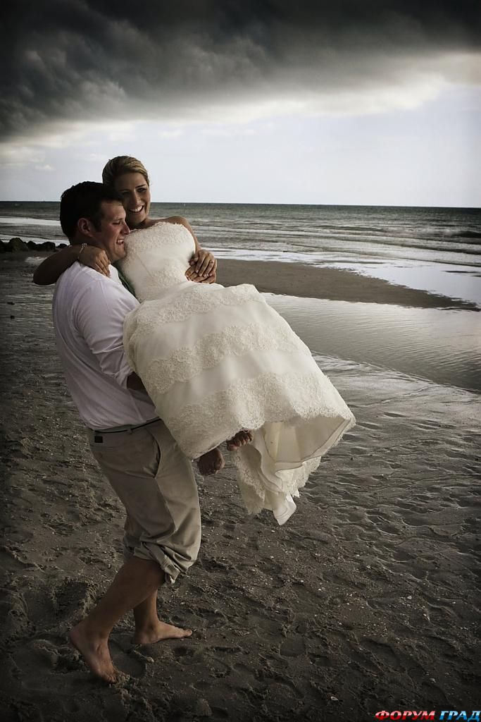 couple-on-beach-wedding-02