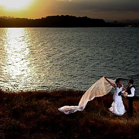 couple-on-beach-wedding-04