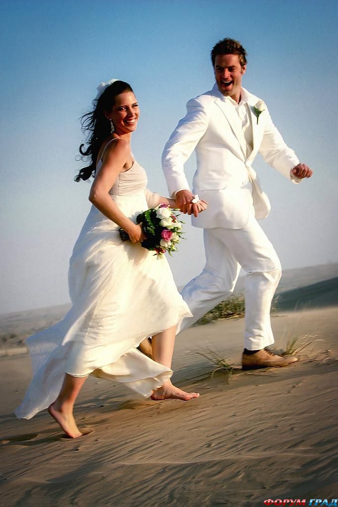 couple-on-beach-wedding-09
