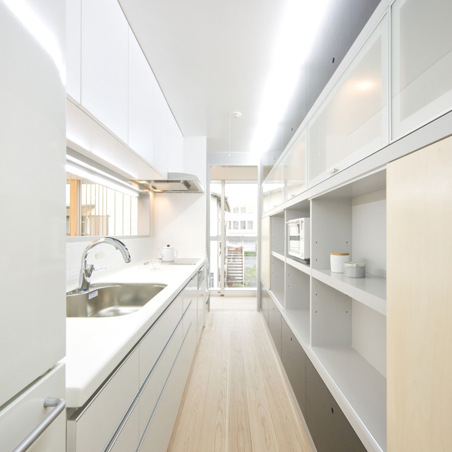 modern-io-house-with-sliding-doors-japan-04