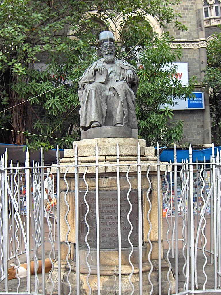 dadabai-avroji-statue-bombay-01