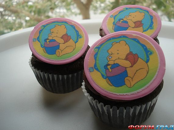 winnie-the-pooh-cake-and-cupcakes-07
