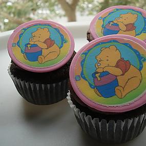 winnie-the-pooh-cake-and-cupcakes-07
