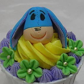 winnie-the-pooh-cake-and-cupcakes-08