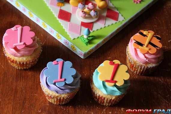 winnie-the-pooh-cake-and-cupcakes-13