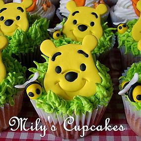 winnie-the-pooh-cake-and-cupcakes-17