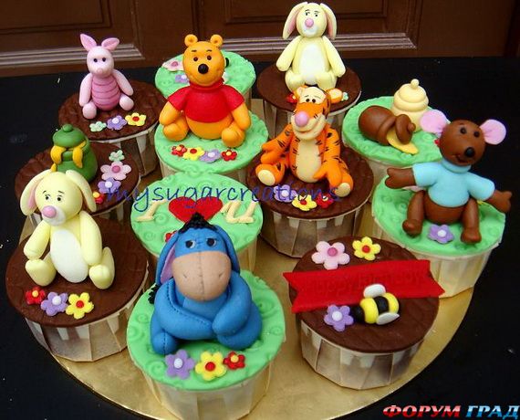 winnie-the-pooh-cake-and-cupcakes-33