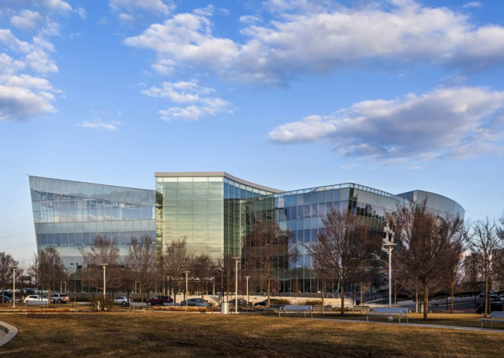 glaxosmithkline-offices-by-robert-a-m-stern-architects-francis-caufmann-philadelphia-12