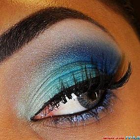 black-water-snake-eye-makeup-style-02