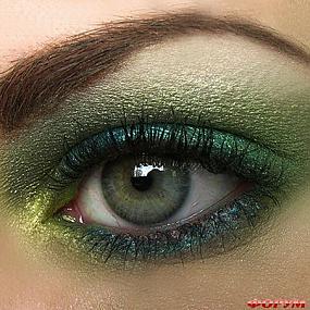 black-water-snake-eye-makeup-style-33