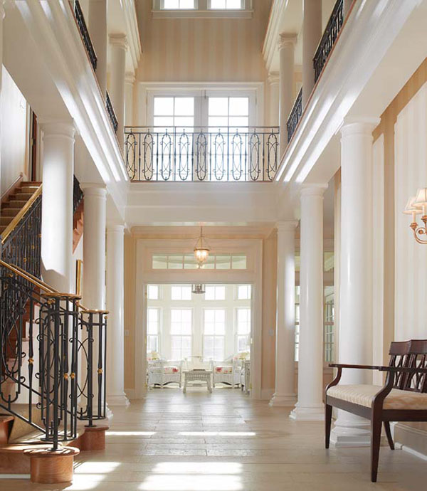 foyer-with-columns