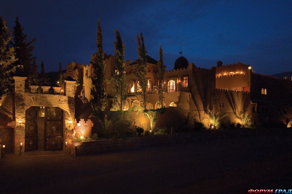 Отель Kasbah Tamadot ночью