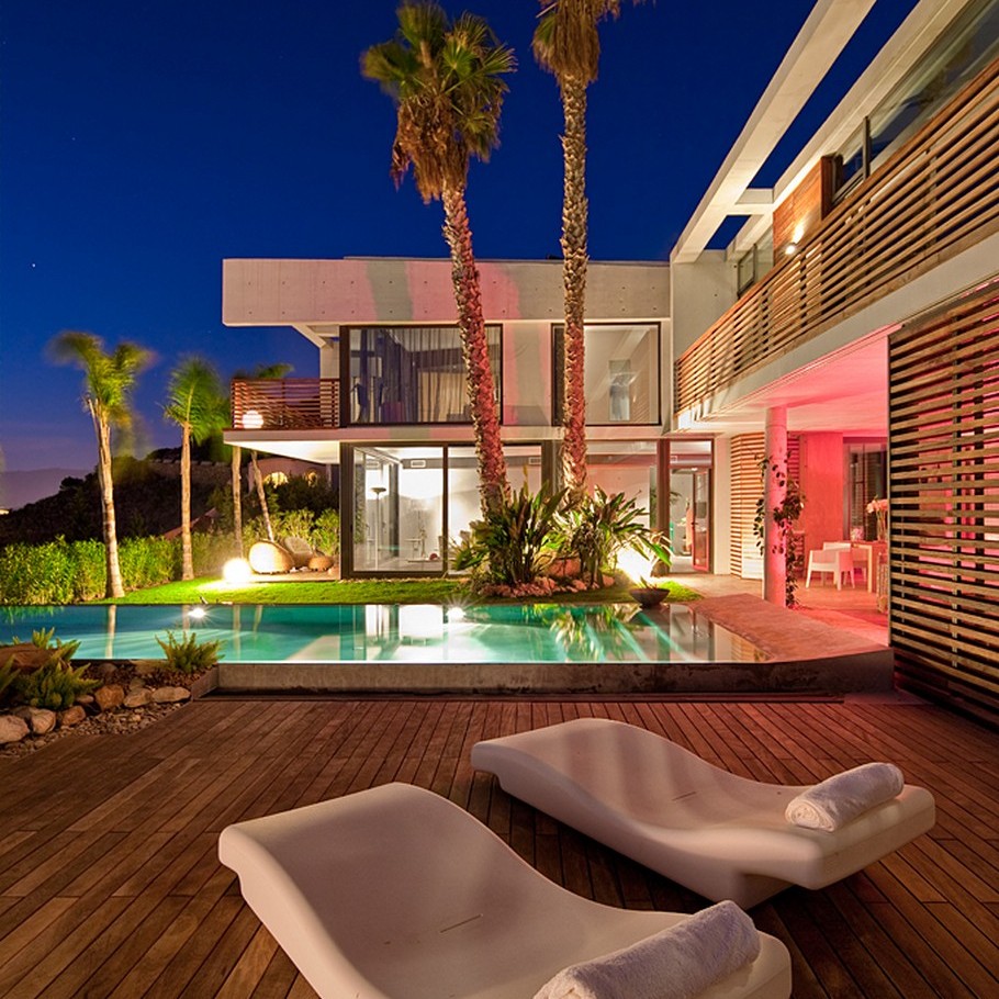 picturesque-villa-in-sierra-dorada-11