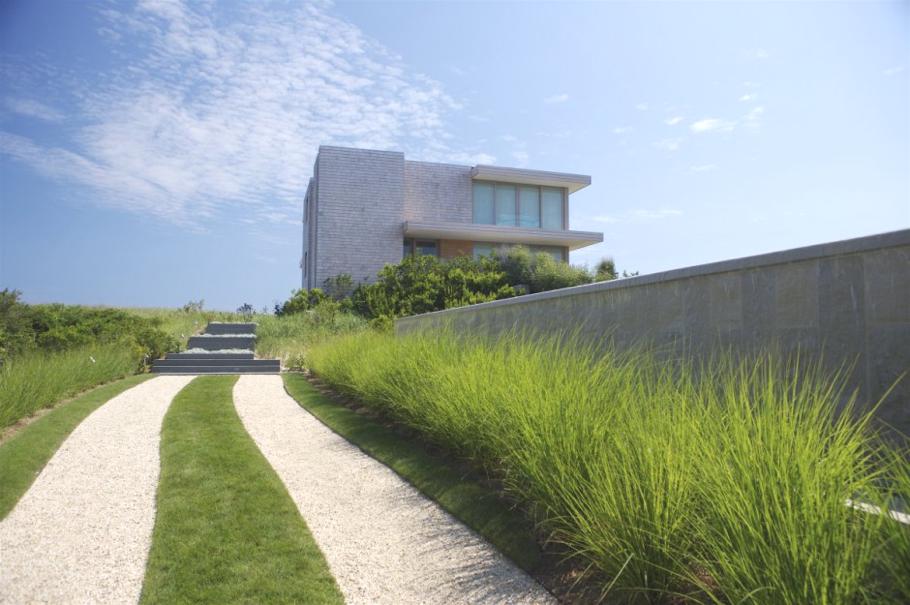 ultra-modern-dune-road-residence-new-york-01