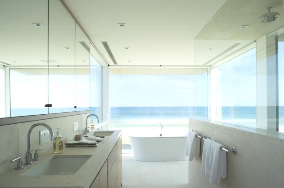 ultra-modern-dune-road-residence-new-york-12