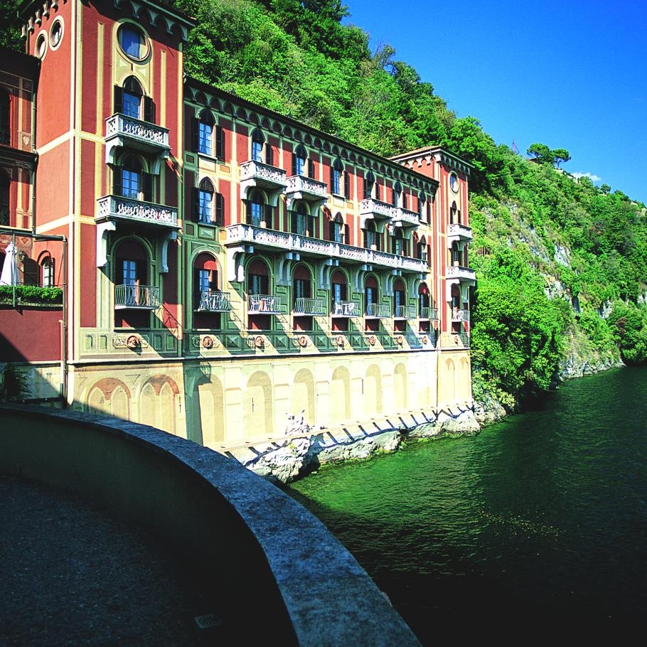 opulent-villa-deste-italy-08
