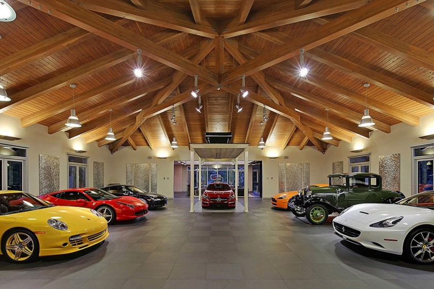 a-home-with-a-16-car-garage-005