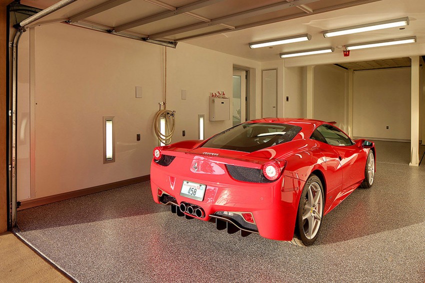 a-home-with-a-16-car-garage-017