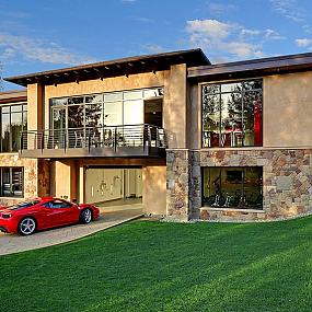 a-home-with-a-16-car-garage-018