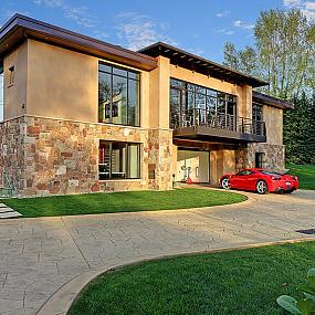 a-home-with-a-16-car-garage-019
