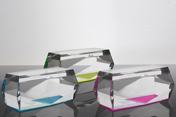 alexandra-von-furstenberg s-plexiglass-furniture-002