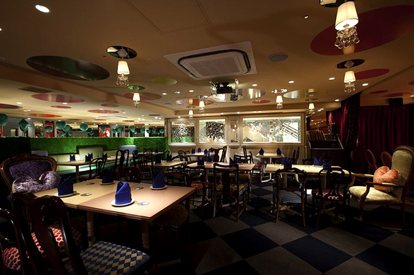 alice-in-wonderland-restaurant-002