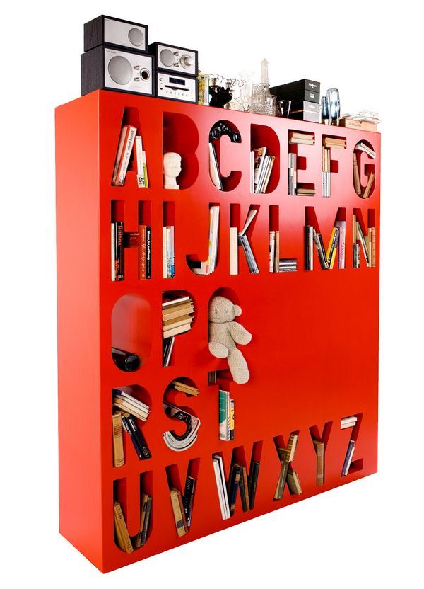 alphabetized-bookshelf-001